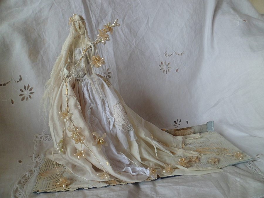Wire and papier mache Sculpture - Ophelia, from Shakespeares Hamlet