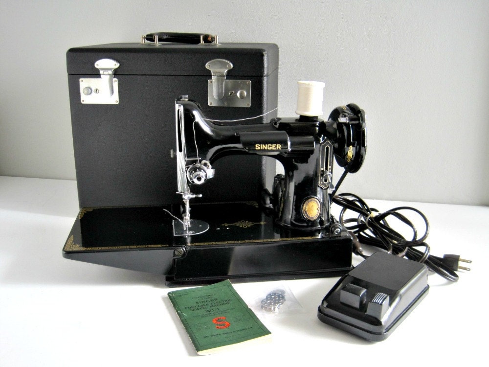 Singer Featherweight Sewing Machine - Model 221-1