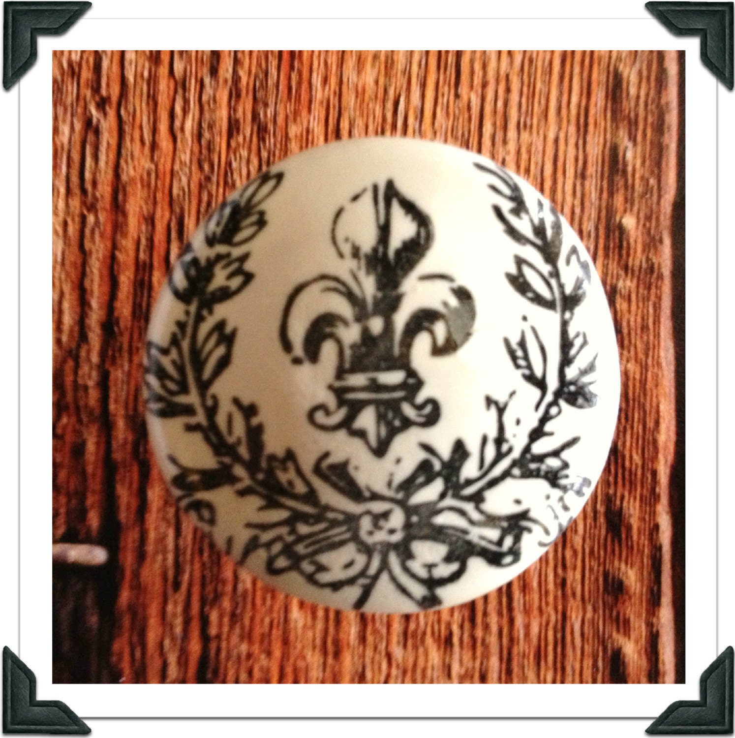 Handstamped Wreath and Fleur Knob