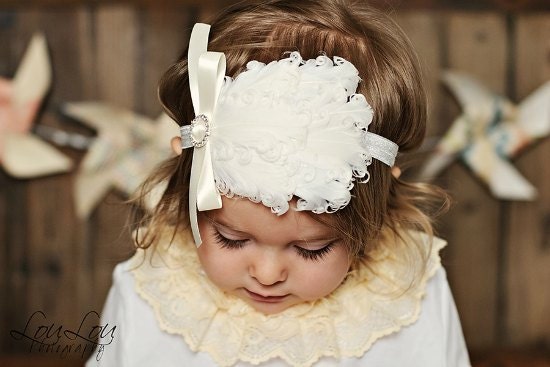 IVORY CREAM Gorgeous Feather Pad with Rhinestone Satin Bow