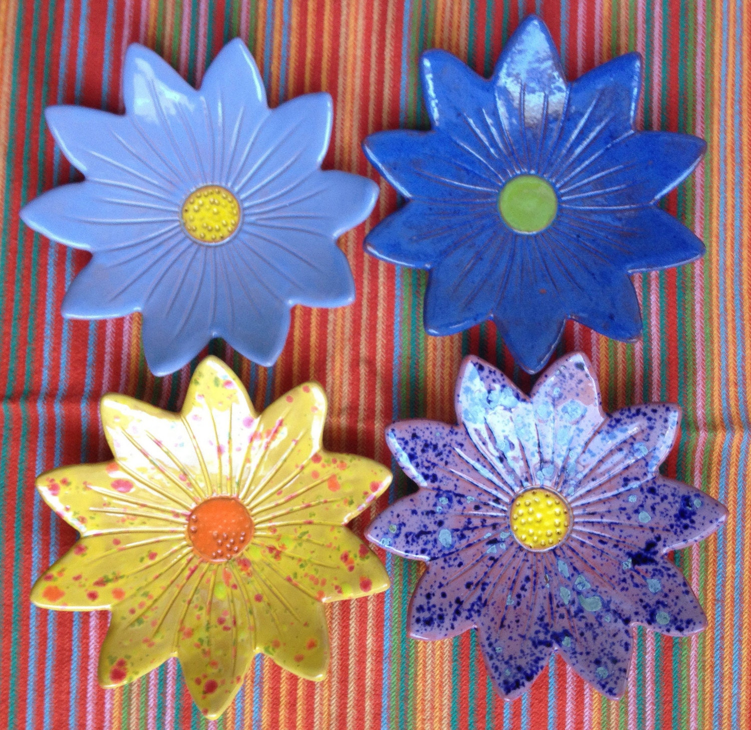 Daisy Ceramic Madge Dish, Mother's Day, bowl, catchall, jewelry, ring, decor, soap dish, candle holder, teabag holder, spoonrest.
