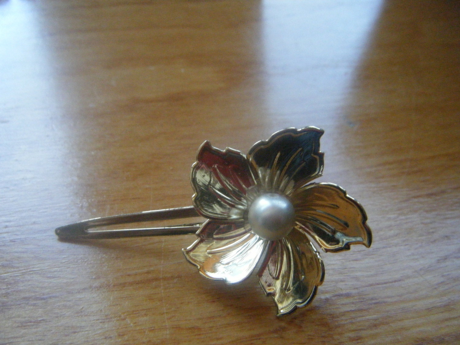 Vintage Gold tone  Hair Clip Floral Design with faux pearl center