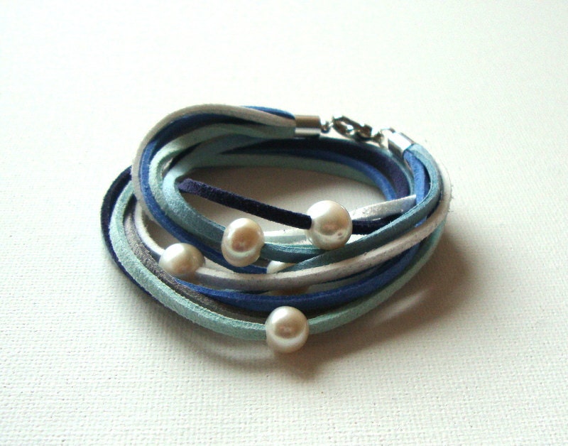 Blue suede bracelet / summer bracelet / pearl bracelet / boho / double wrapped bracelet