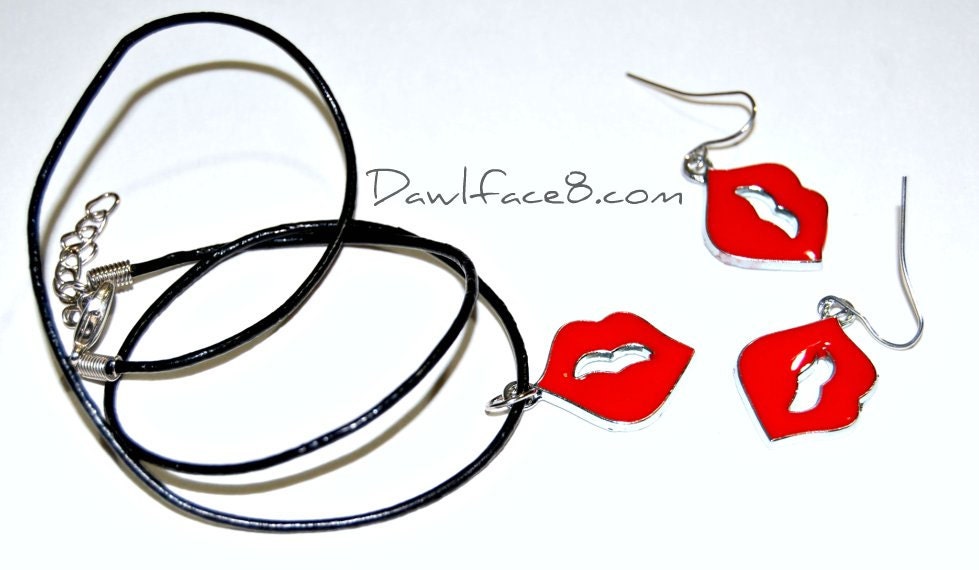 Kissy Leather Necklace & Earring Set