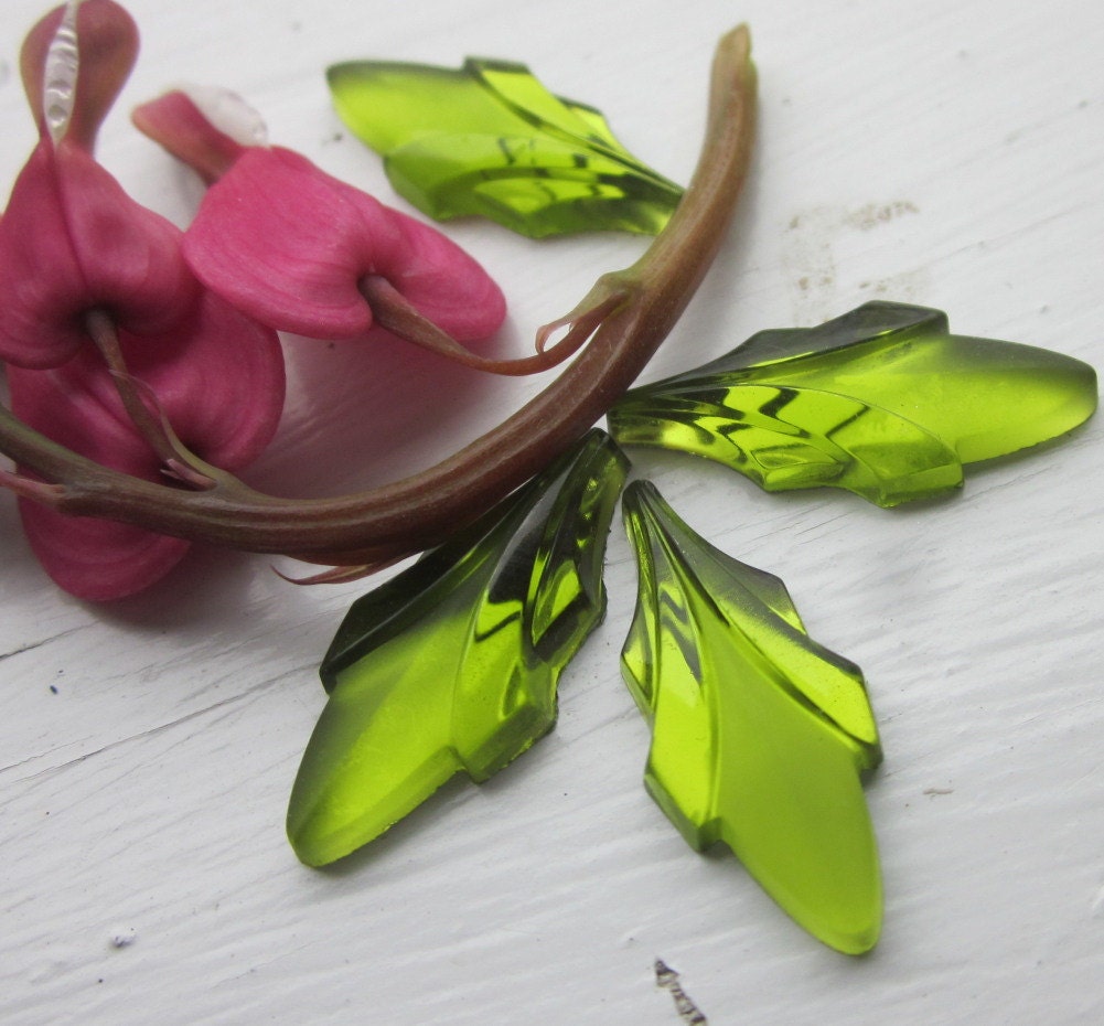 Vintage Green Leaf Shaped Cabochon