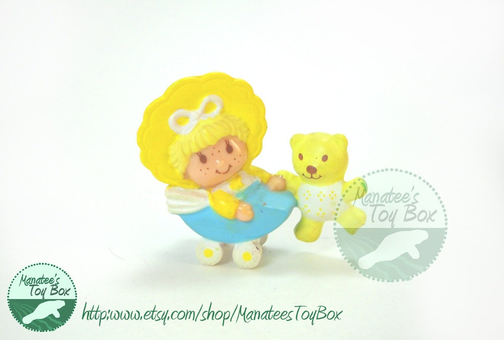Vintage 80s Strawberry Shortcake mini: Butter Cookie in Buggy