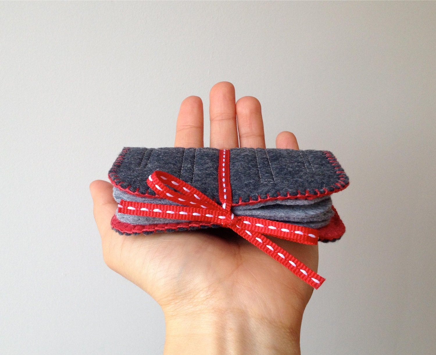 Wool Felt Needle Book // Graphite // LoftFullOfGoodies
