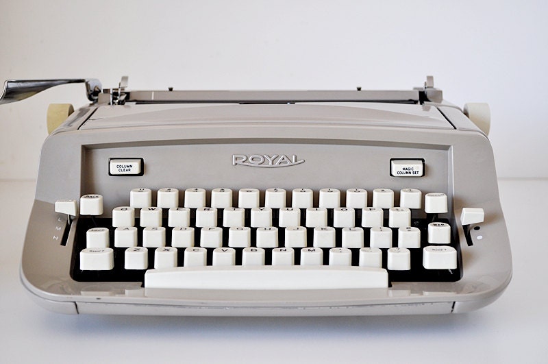 Vintage Typewriter Royal 890