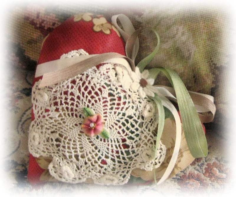 Heart DOOR HANGER, Red, Green, Tan Floral, Primitive Handmade CharlotteStyle Decorative Folk Art