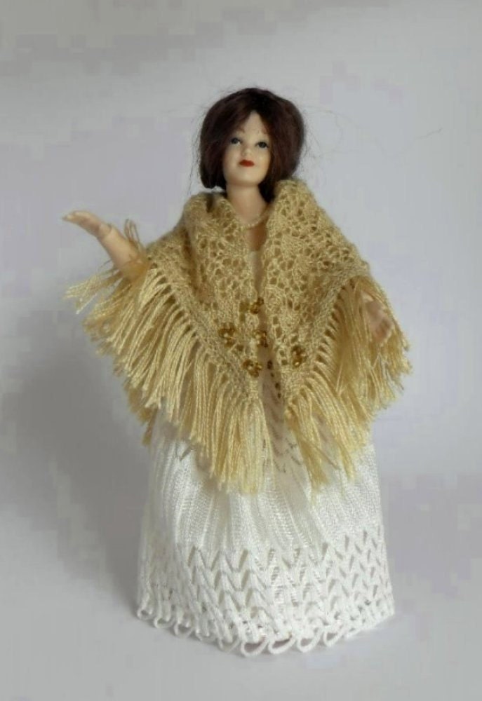 1:12 scale Dollhouse Miniature Square Shawl in Shantung Style Spun Silk Thread Hand Knit for Lady Doll  - Golden Beige