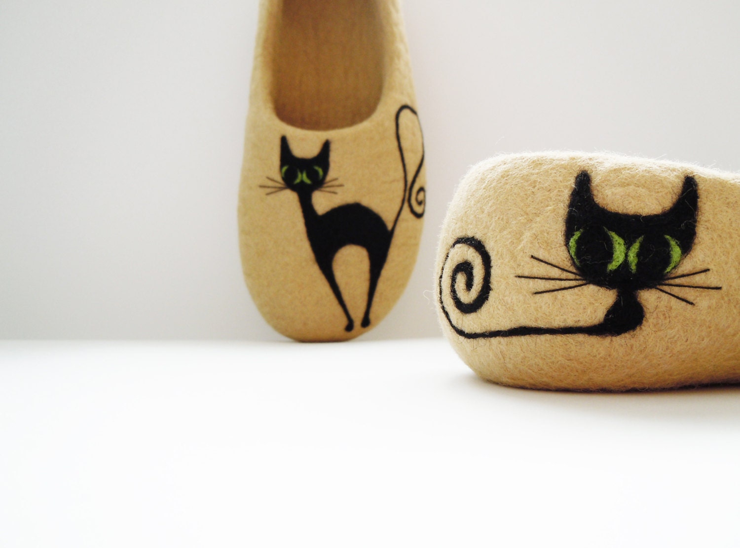 Felted slippers BLACK CAT