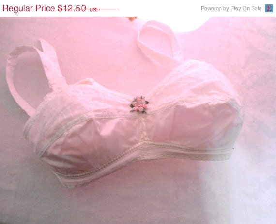 May Days Sale Vintage Bra Size 32 EE The Original Sculptress Style 524 White Lace and Satin