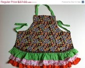 SALE Girls Mod Dot Ruffled Apron w/ potholder (5-6)