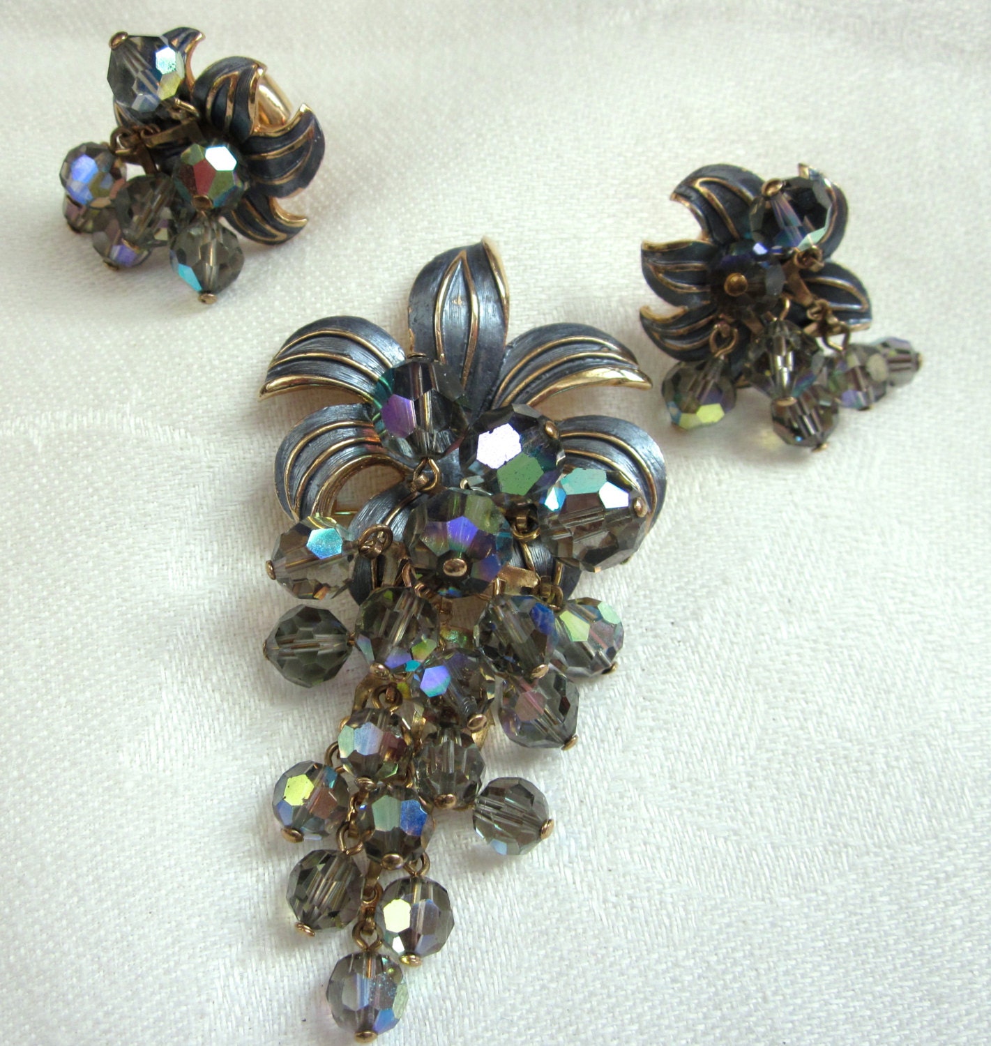 Purple Lavender Vintage AB GLASS Crystal Dangles BROOCH Pin & Earring Set Demi Grape Bunch or Flowing Flowers