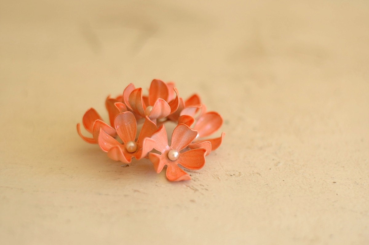 vintage 1960s brooch / orange flower brooch