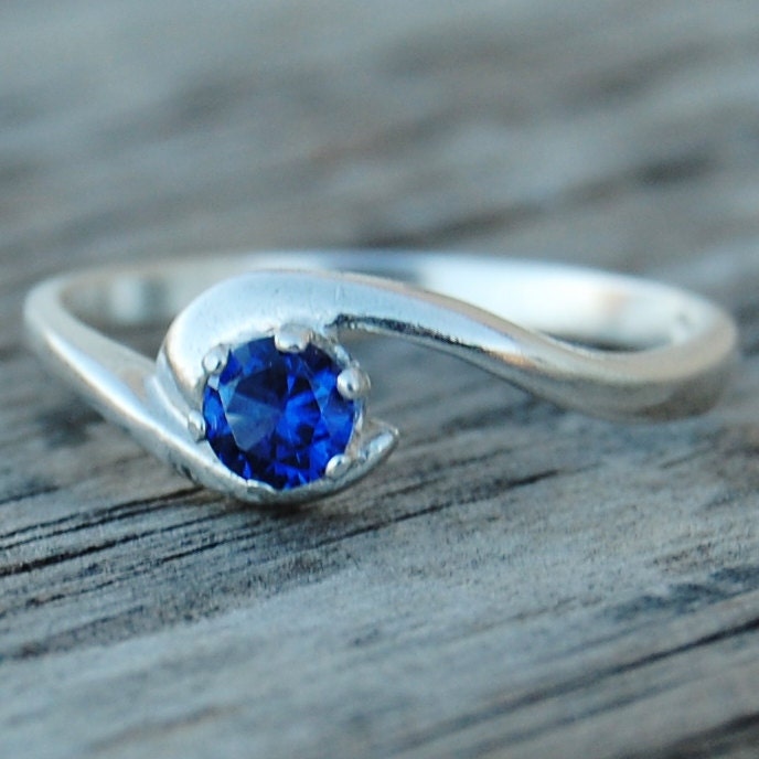 Lab Grown Sapphire - Crescent Scroll Sterling Silver Ring - Size 7