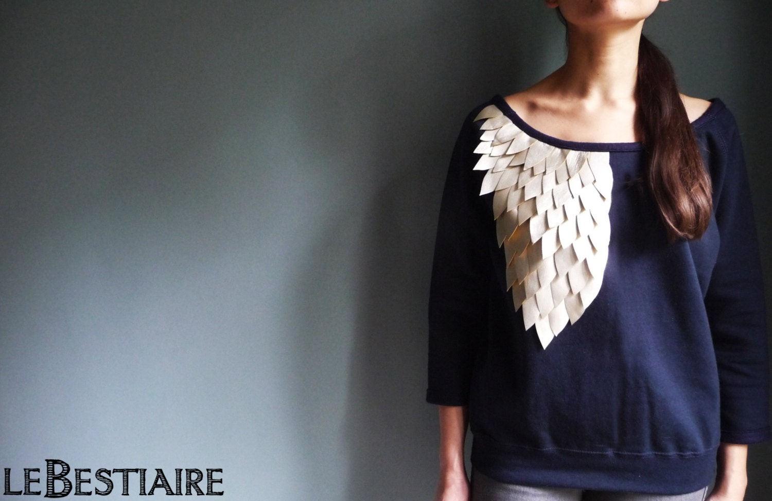 Navy cotton sweat shirt embroidered with silver leather feathers