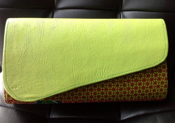 Green leather and multiprint ankara clutch by Gitas PORTAL