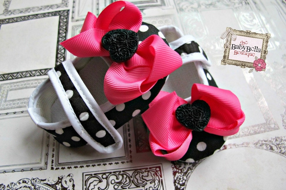 Polka dots  hot pink bow baby girl crib shoes, baby shoes ,Ready to ship.