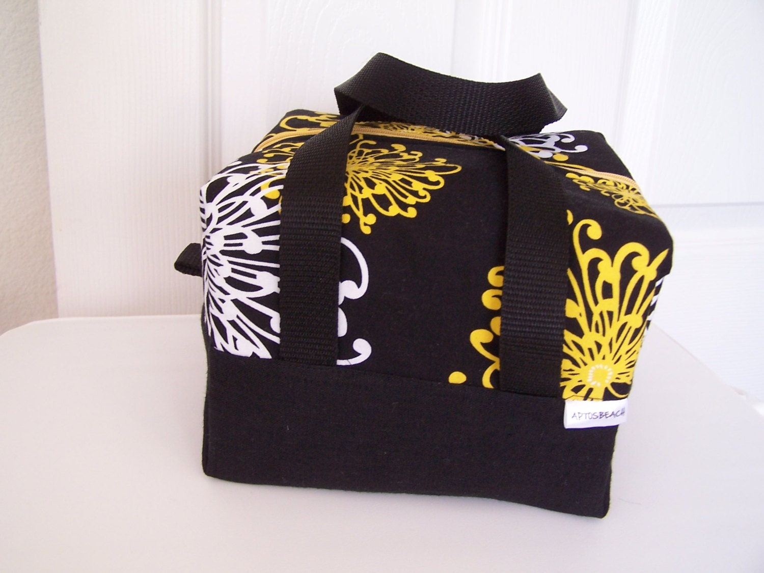 Executive Lunch Bag,  BPA Free moisture resistant lining, Elegant Lunch bag, Zippered, insulated