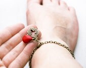 Leaf Anklet/bracelet. Antique brass  leaf. Bridesmaids anklet. Bronze leaf and red gemstone. Ready to ship. Summer accessory