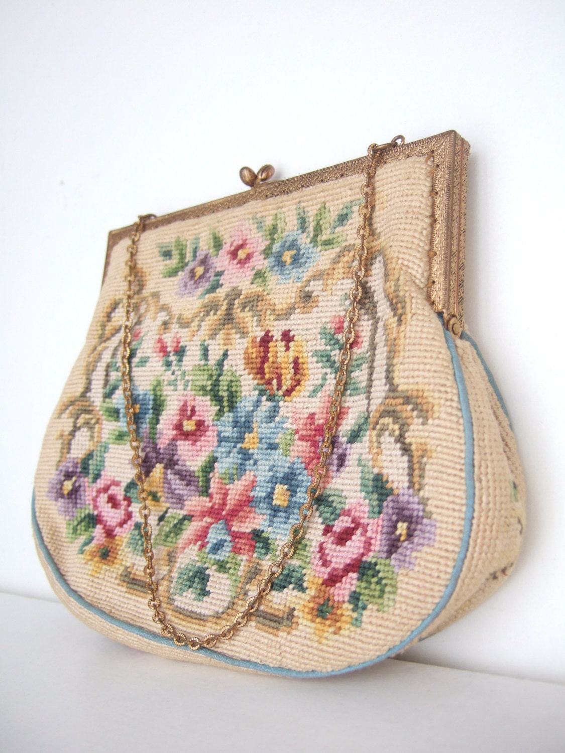 Vintage 1930s cream floral needlepoint evening purse with goldtone pierced frame / tapestry handbag - StellaRoseVintage