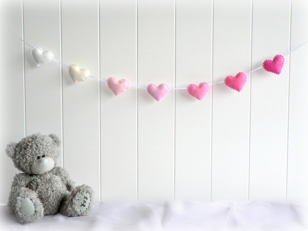 Heart banner - garland - bunting in shades of pink, white and cream felt - nursery decor - birthday decoration - ombré