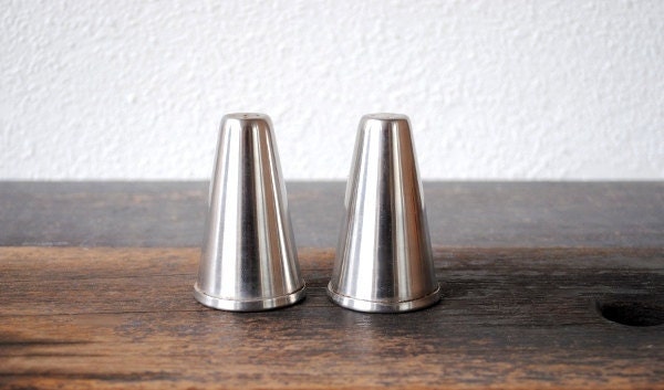 Mid Modern Steel Salt & Pepper Shakers, Oneida Carlton Space Age Design Stainless Vintage Kitchen Tableware