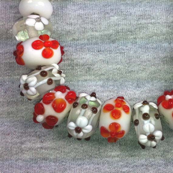 Handcrafted Lampwork Flower Glass Beads 16mm, White & Red 17 Piece Strand Jewelry Supplies Beads - KarPenaEnterprises