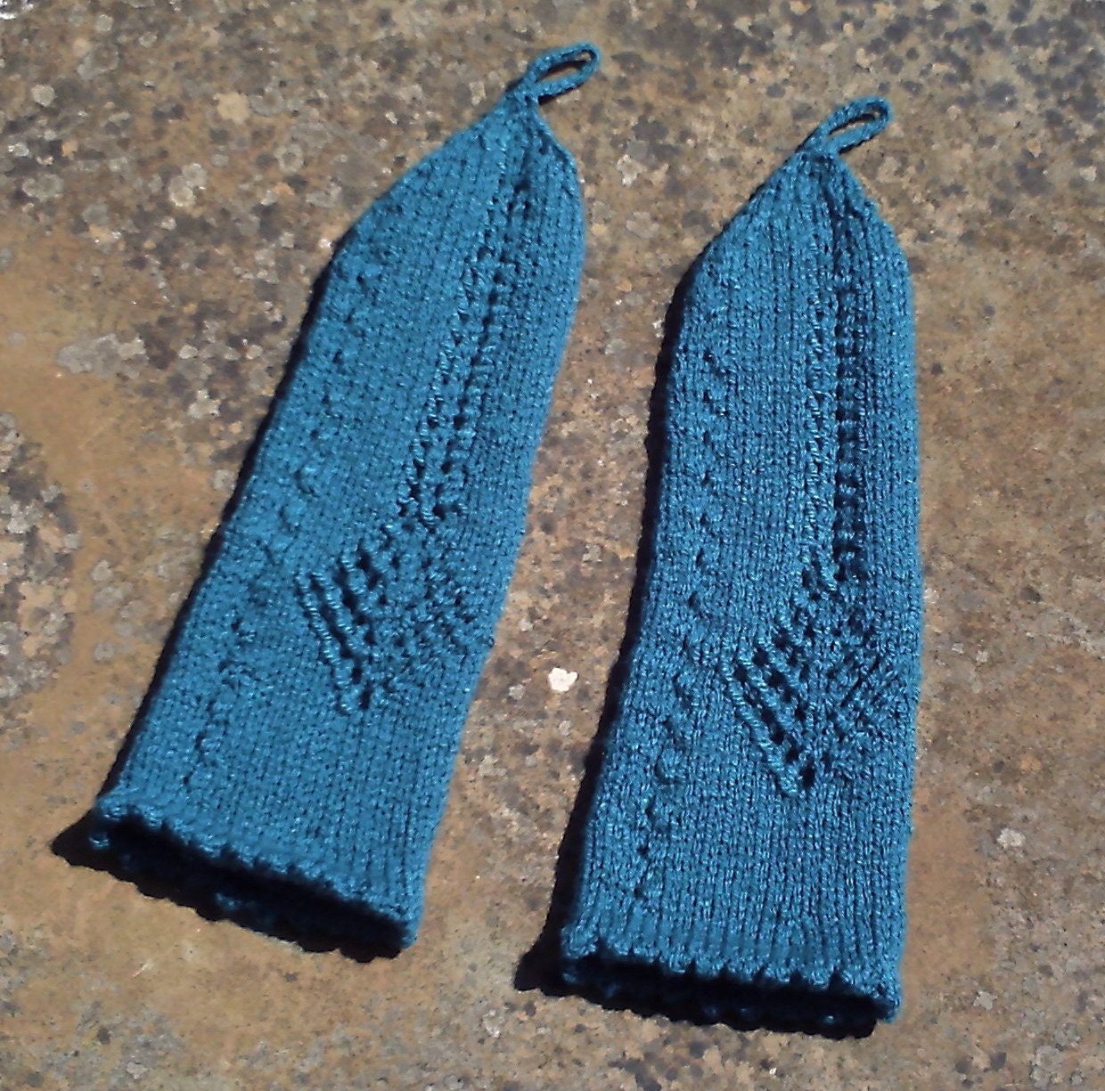 Women's / teenager  hand knitted wrist warmers / fingerless gloves.Small to medium.