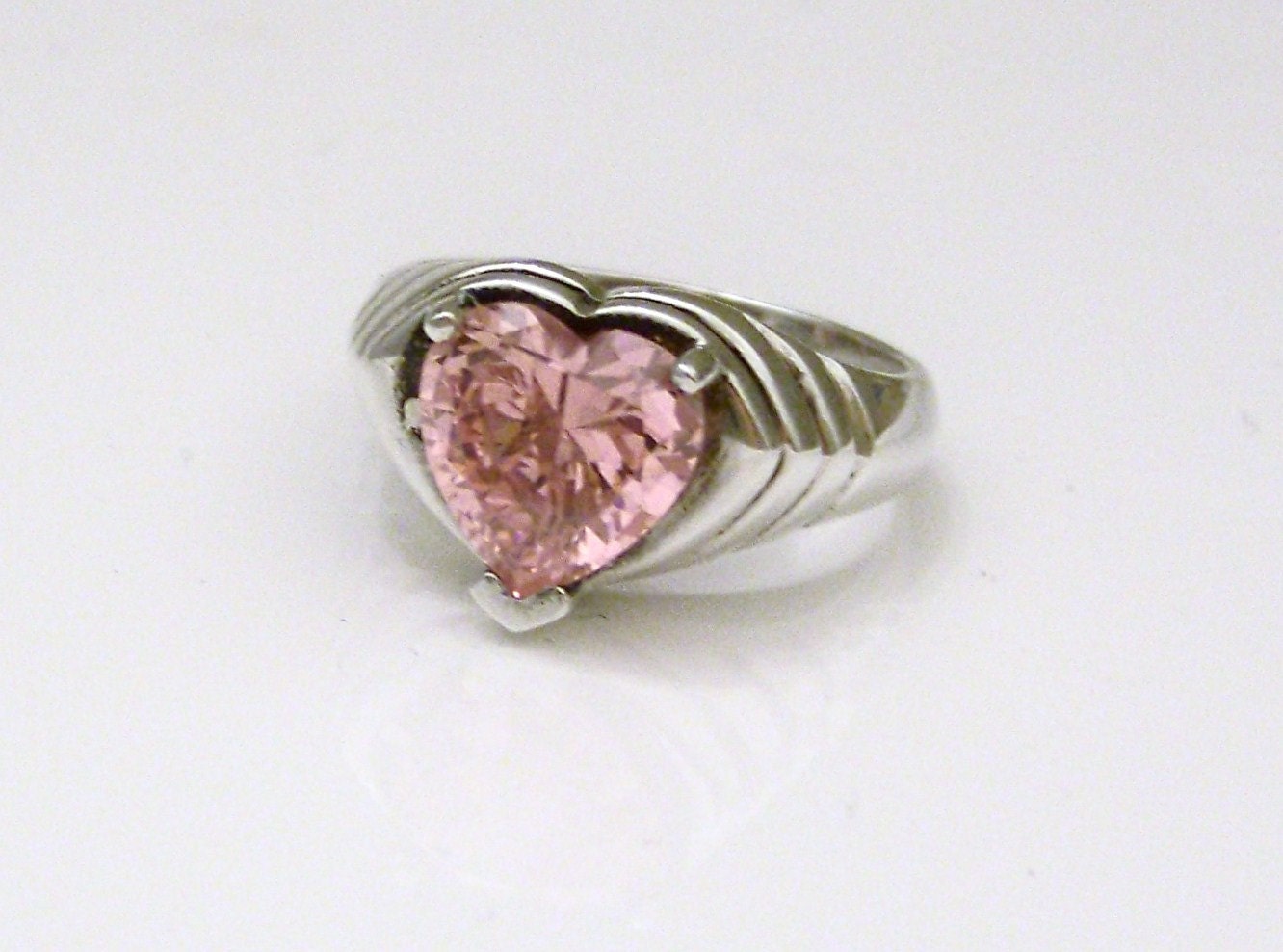 Vintage Ring Sterling Silver and Heart-Shaped Pink Simulated Diamond Ribbed Band Ring