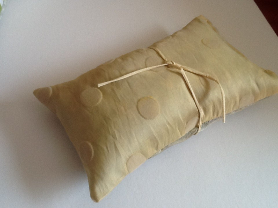 Dotted Flocking Pattern Hops Pillow - Sleep Aid Aromatherapy Pillow