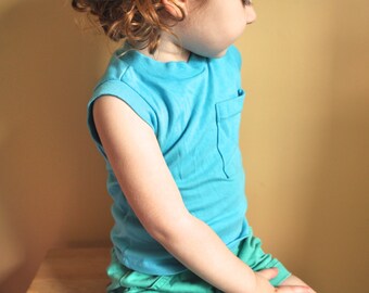 Blue toddler muscle shirt/ tank with front pocket, 3t vintage