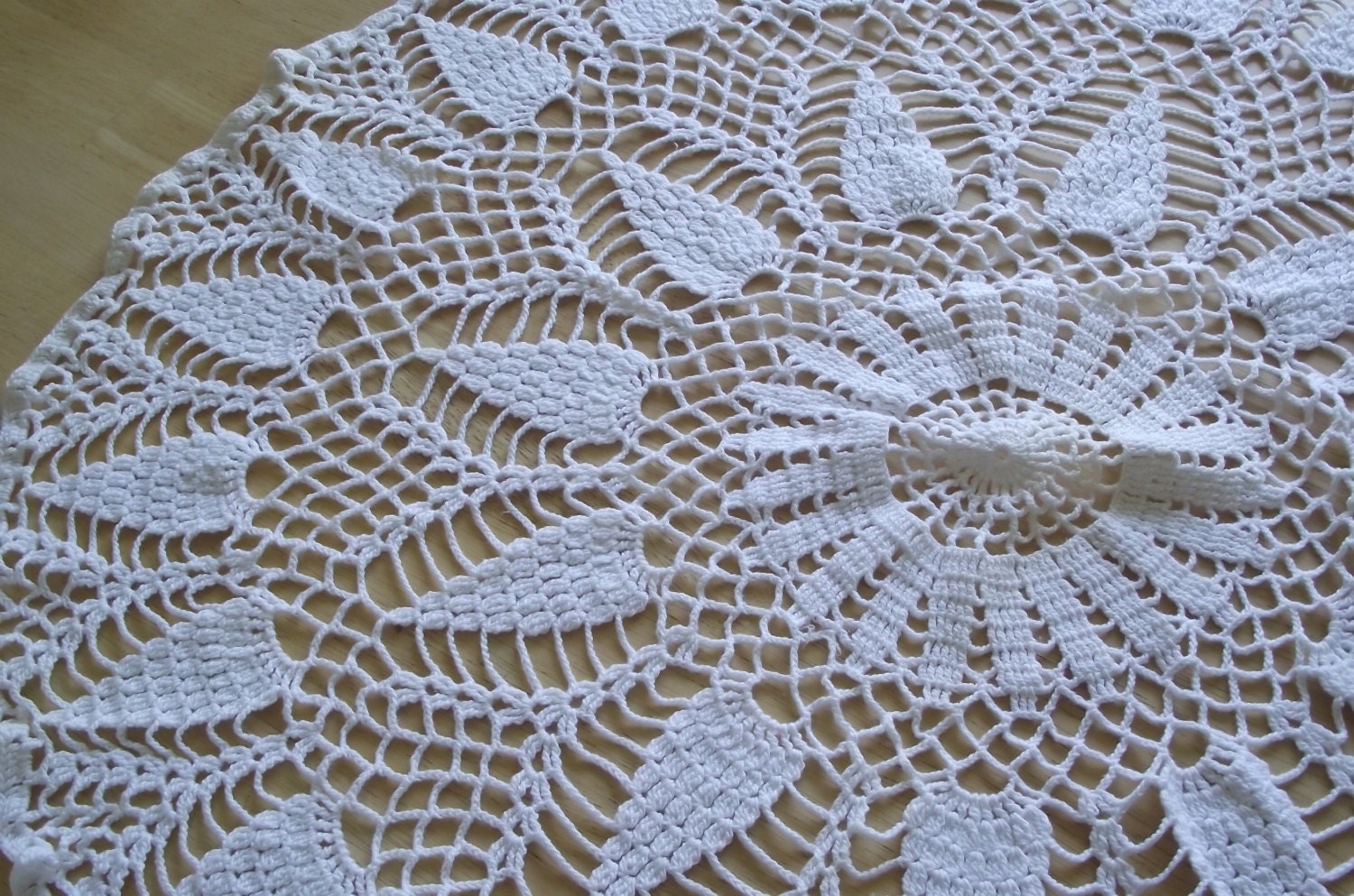 Vintage Crochet doiley lace tablecloth  topper white pineapple design 32" round