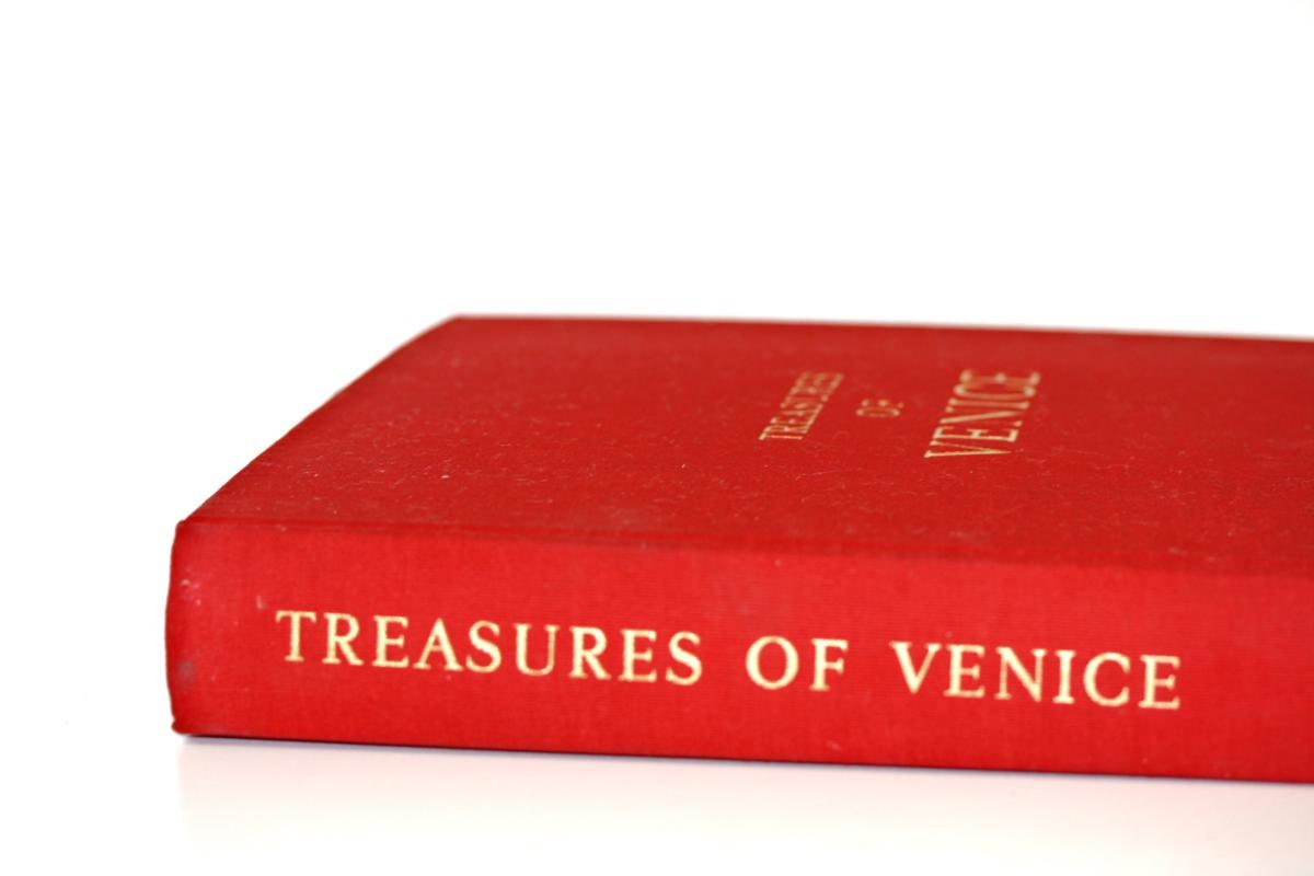 Coffee table large Red Book Treasures Of Venice