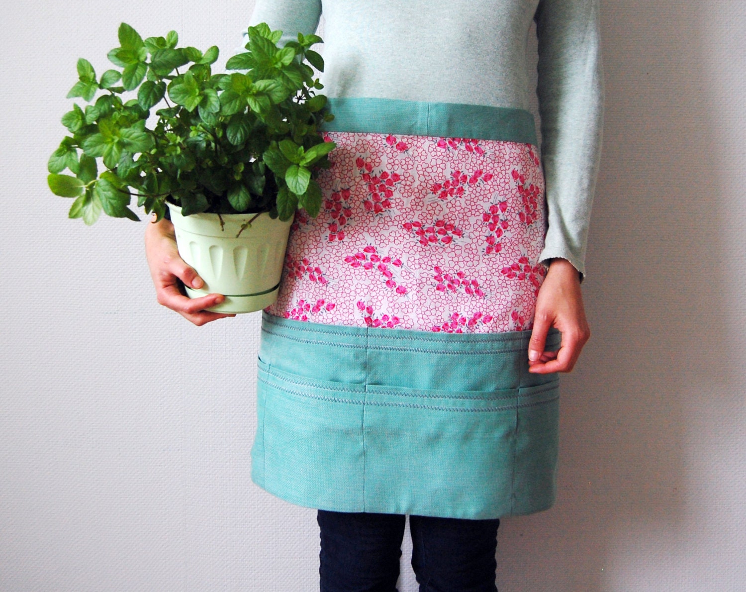 Garden Apron. Spring Garden. Craft apron. Children gardening apron. Canvas gardening apron.