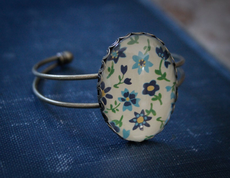 4 PCS. Makes 2 Oval Bracelets -Base with Matching Glass Cabochon 30mm x 40mm Silver Plated and Antique Bronze