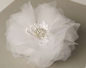 White Wedding Fascinator, Flower Fascinator, Bridal Fascinator, Wedding Hair Flower, Flower Headpiece, Bridal Hair Accessory, VelvetTeacup