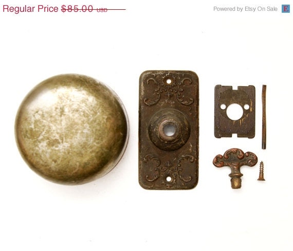20% OFF VINTAGE SALE Sale Vintage Antique Doorbell Set, Backplate, T Turn Twist, Decorative
