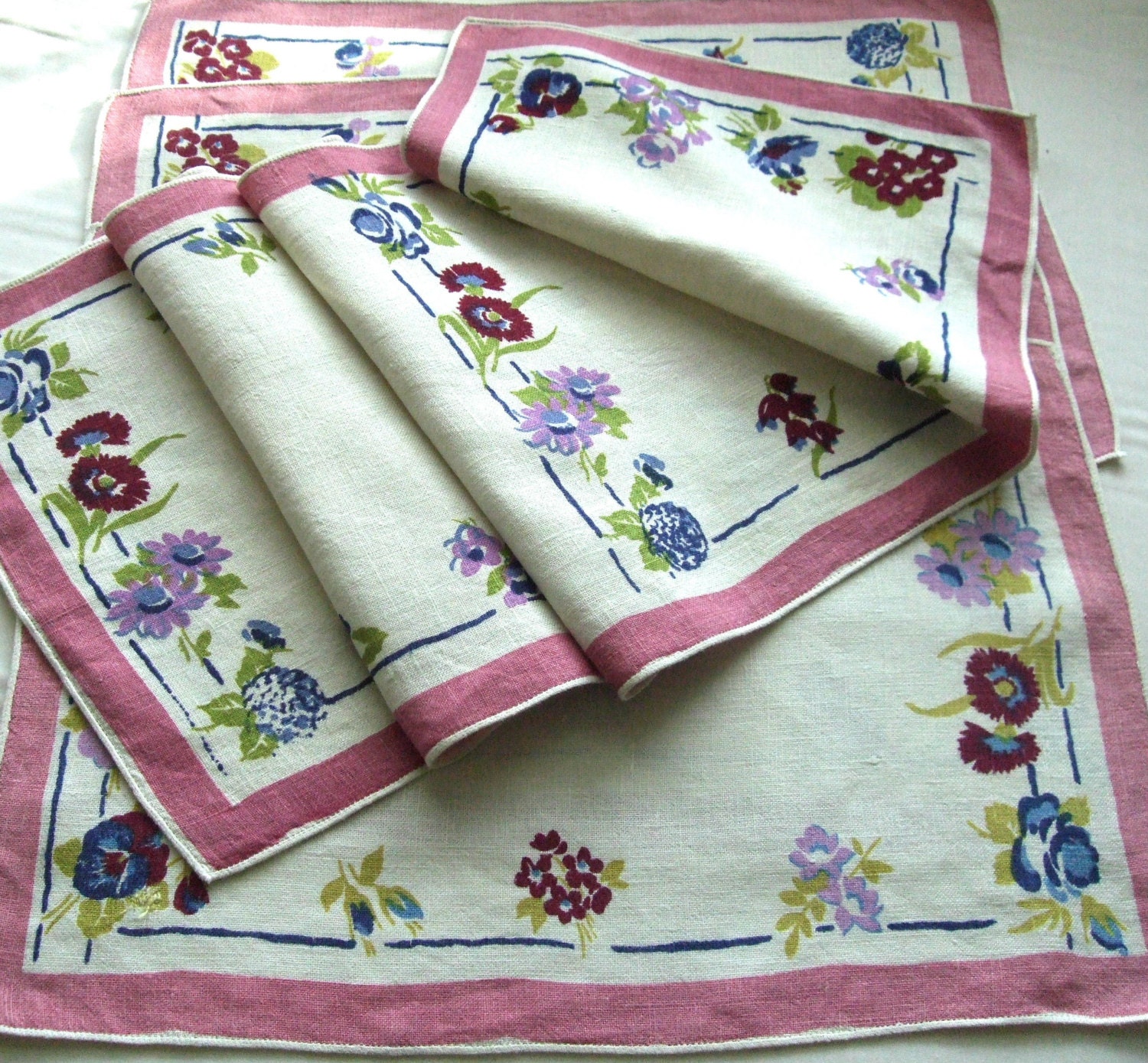 matching by on w and placemats Etsy Linen Table Matching TheSweetBasil Placemats table Runner  runners