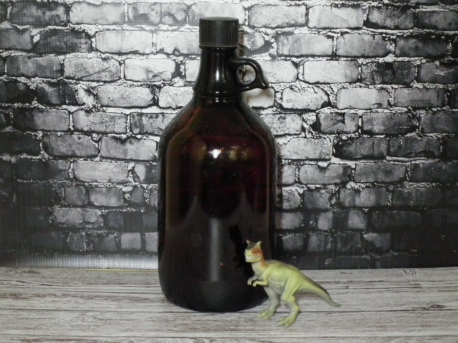 Brown bottle jug Owens Illinois with screw top lid and handle