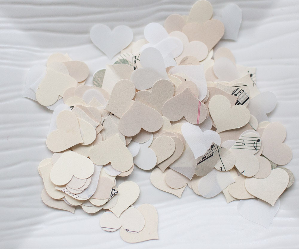 250 pieces of mixed heart confetti