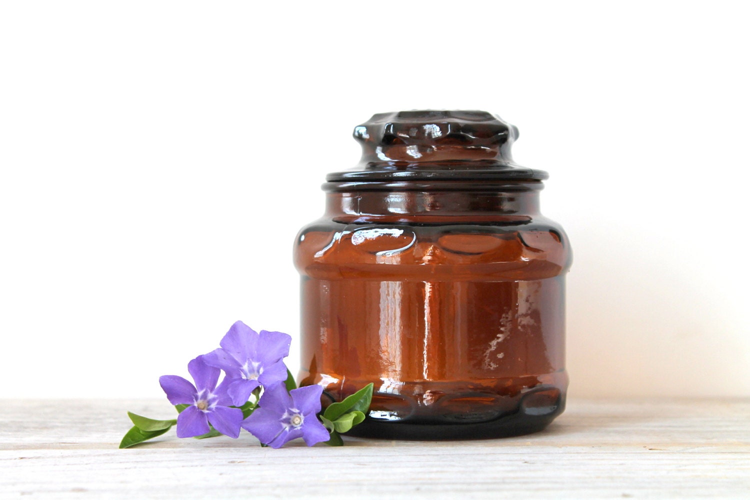 Vintage amber brown glass jar with lid / storage jar / organizer / color glass collectible / home decor / kitchen decor