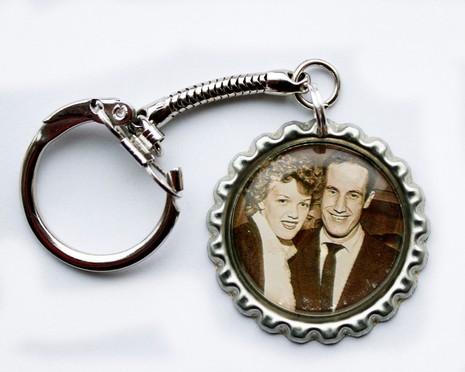 Custom Photo Bottlecap keychain, Father's Day Personalised Bottle Cap key chain, handmade silver colored metal keychain