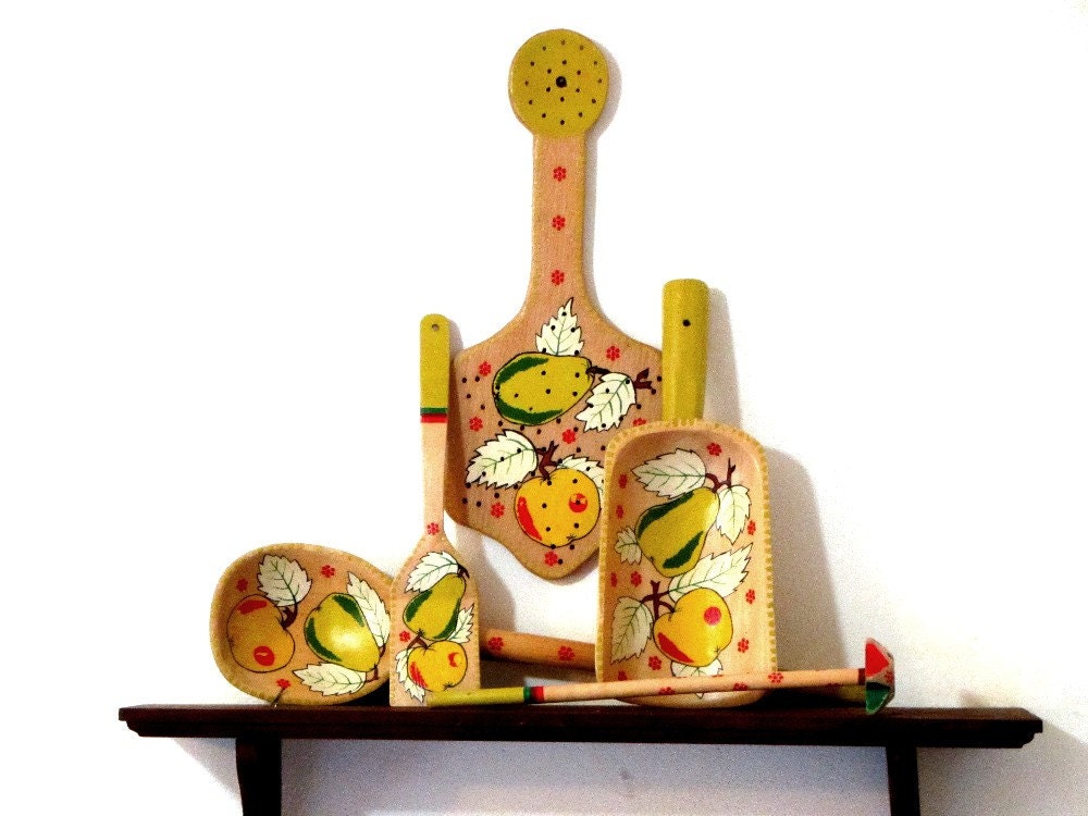 Vintage Utensil Set, Kitchen Decor Set, Wall Art, Apples and Pears, 5 Piece Set, Cottage Chic, Shabby Chic, Photo Prop, Kitchen Art