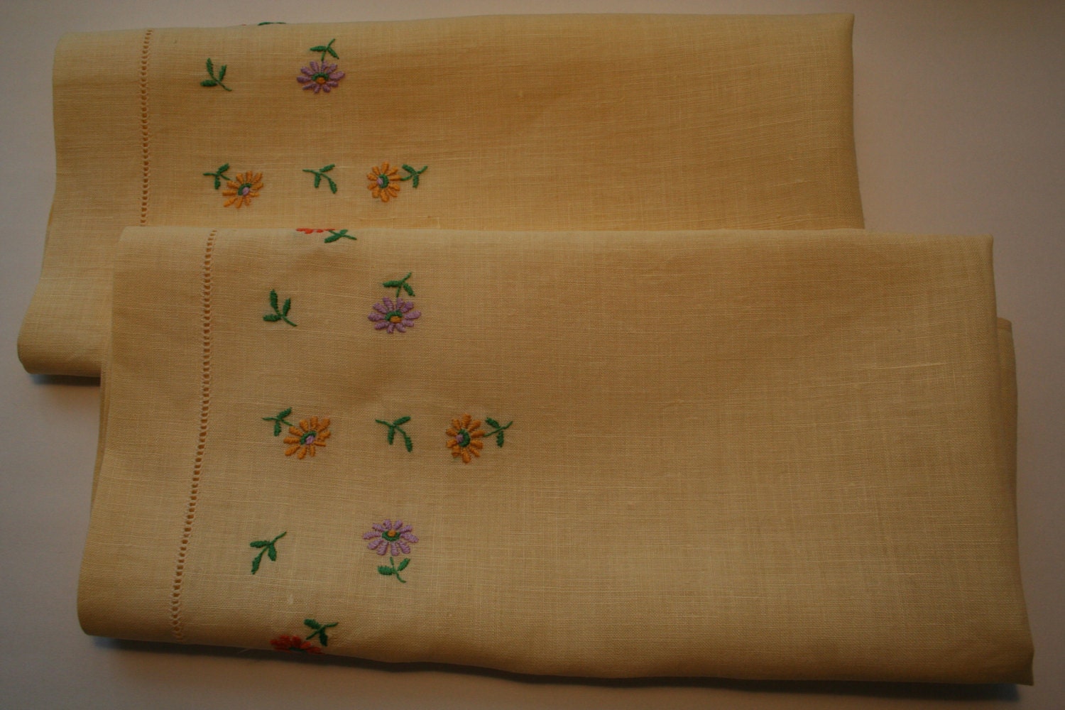 Set 2 Irish Linen Fingertip Towels Embroidered Butter Yellow