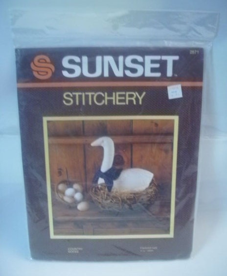 Vintage 1983 Sunset Stitchery Kit COUNTRY GOOSE  Kit No.2871