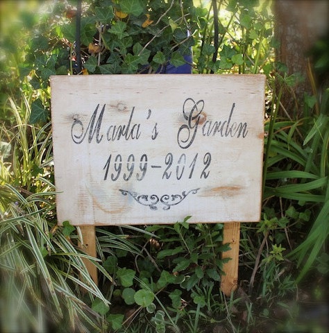 IN MEMORY OF Dog or Cat Memorial Garden Sign