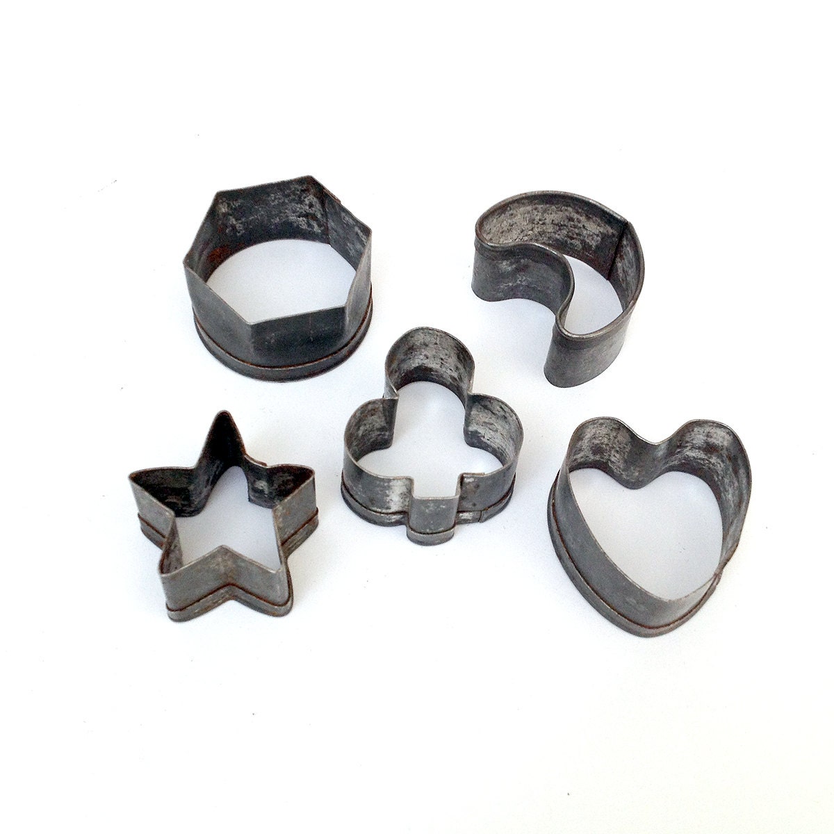 Vintage mini cookie cutters set, 5 pieces including a heart, star, clubs, hexangle, crescent shape.
