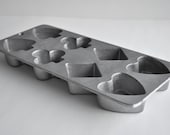 Bridge Card Suit Cast Aluminum Muffin Pan Mini Cake Poker Night Vintage Baking Kitchen
